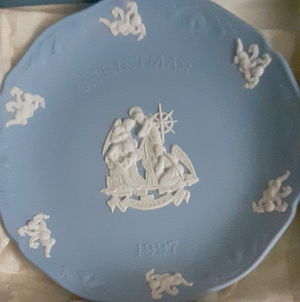 Wedgwood Annuals Collection 1997-1998 Christmas Plate